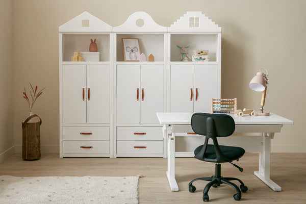 Stufengiebelfront für Regal