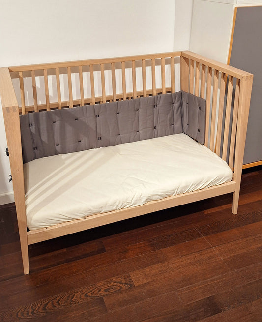 Leander Linea™ Babybett, Eiche + Matratze Comfort