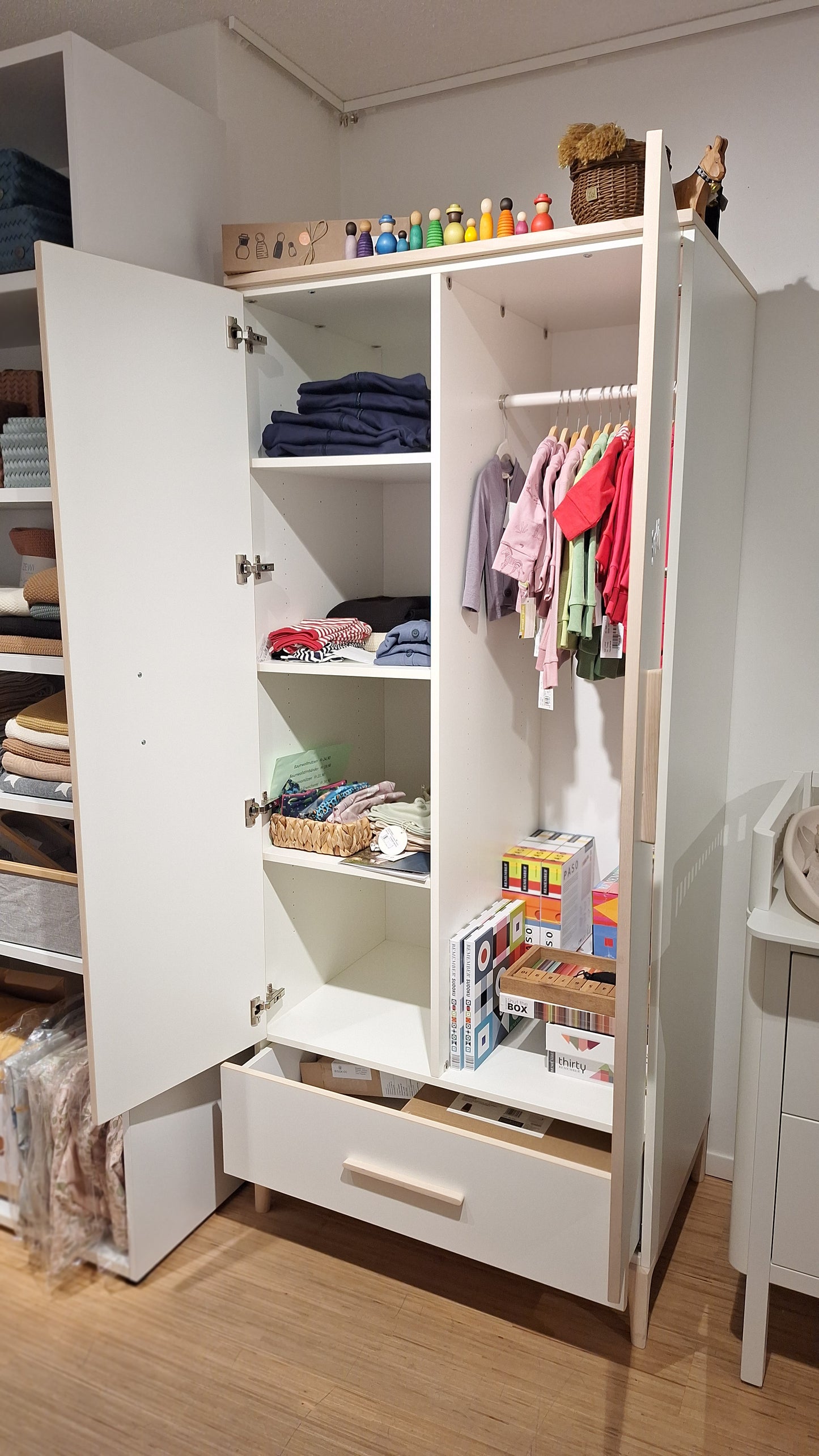 Nado - Kleiderschrank